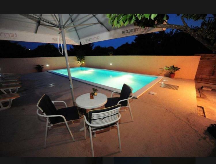 Apartman Lovre *