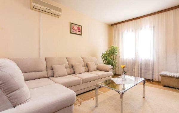 Apartment Apartman Lovre